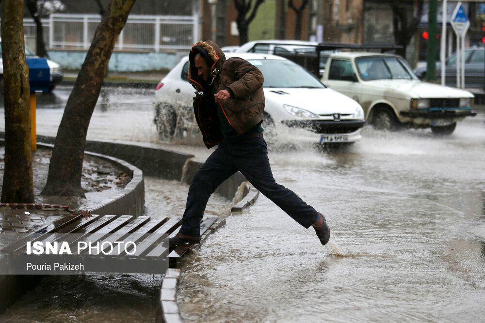 رگبار باران در ۱۴ استان/ وزش باد شدید در ۱۷ استان